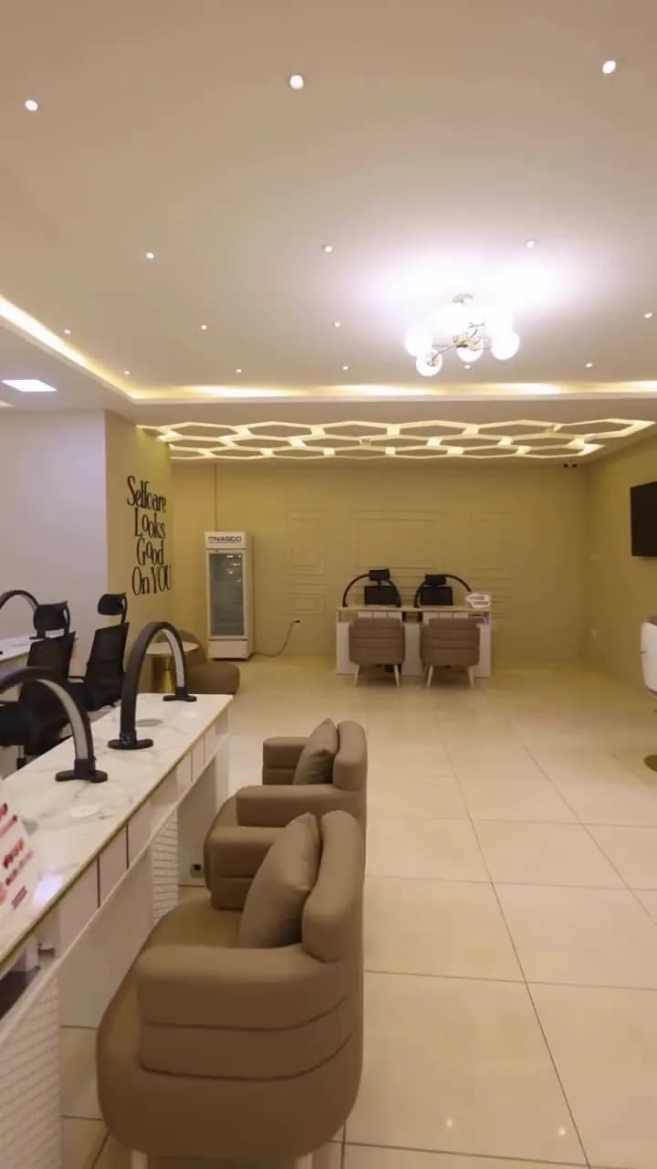 Nails Geek pedicure lounge