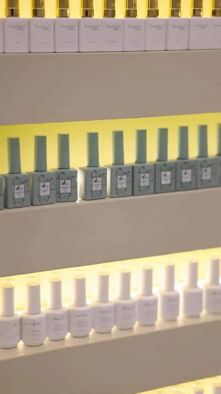 Illuminated polish display wall